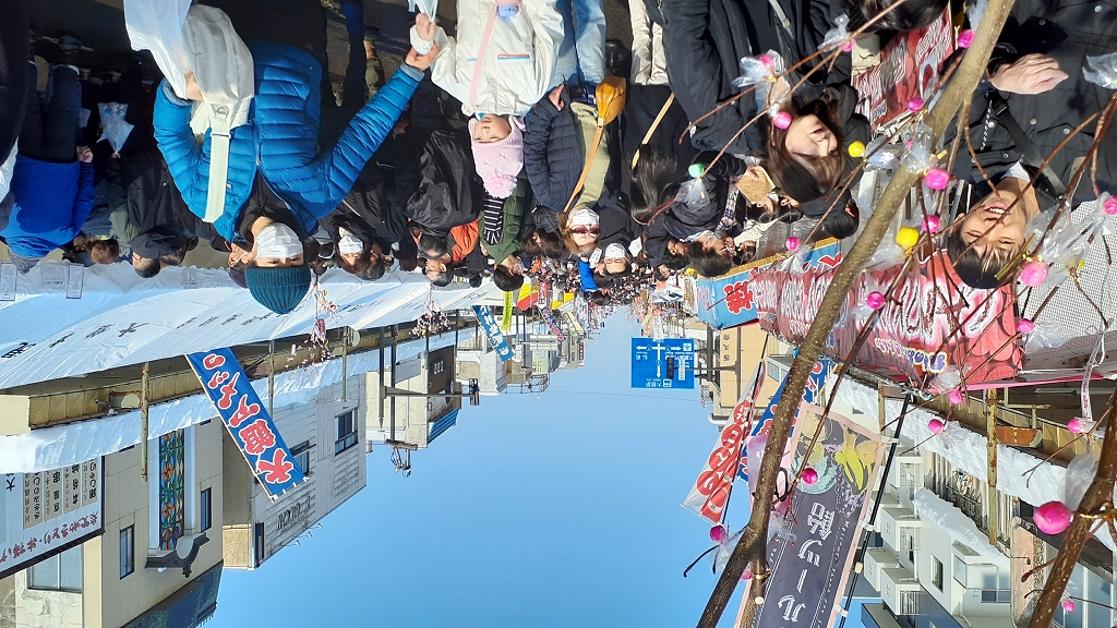 �����Ɍb�܂�A�ߑO�����痈��҂ł������Ԃ���كA���b�R�s���(�ߑO10��������B�e)